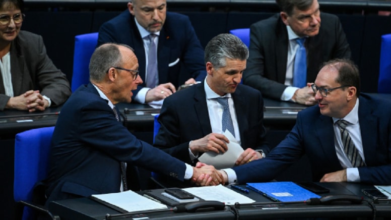 Almanya'da 'tarihi plan' yürürlüğe giriyor, ancak seçmen öfkeli