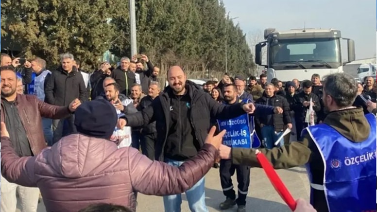 Ünlü sosyal medya fenomeni grevdeki eski mesai arkadaşlarını yalnız bırakmadı