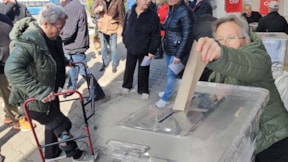 99 yaşında kırık ayağıyla İmamoğlu'na destek vermeye geldi