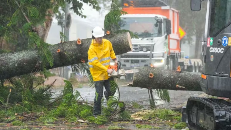 Ansızın felaketi yaşadılar: 240 bin ev ve iş yeri etkilendi