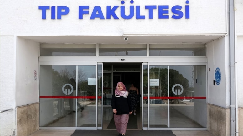 23 yıllık öğretmen, doktorluk hayalinden vazgeçmedi