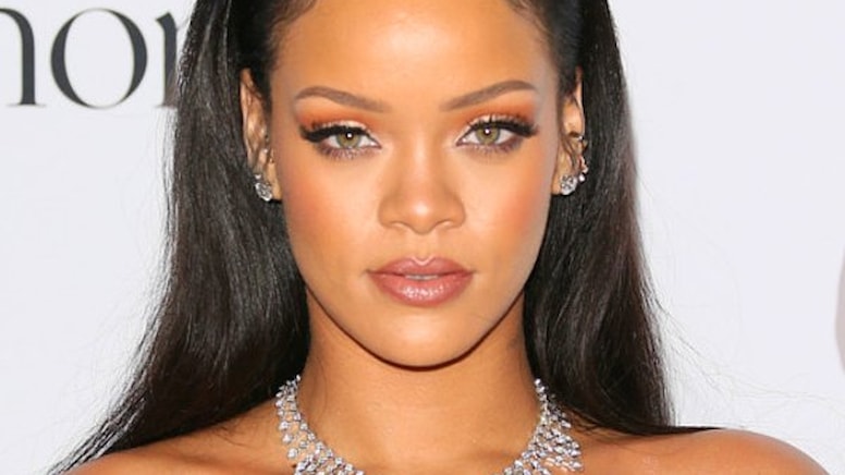 Rihanna'dan kadınar günü paylaşımı: İnciler ve güneş gözlüğüyle doğurdum