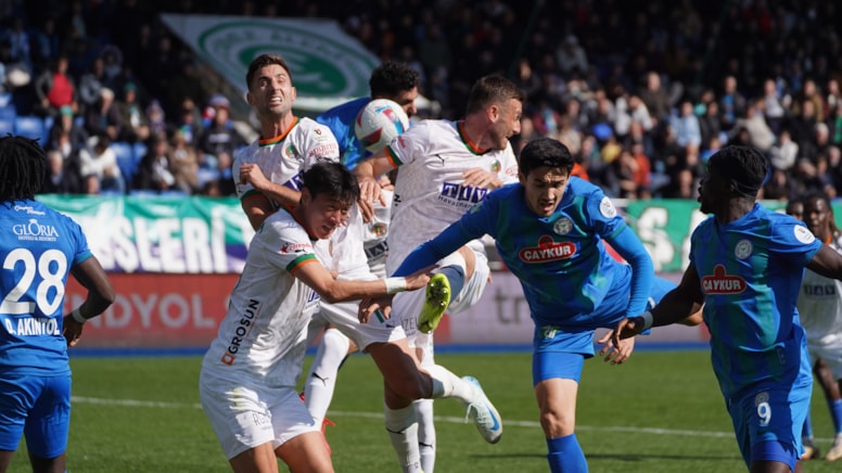 Dört gollü maçta kazanan Rizespor