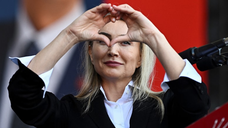 'Arkanda milyonlar var, durma devam'