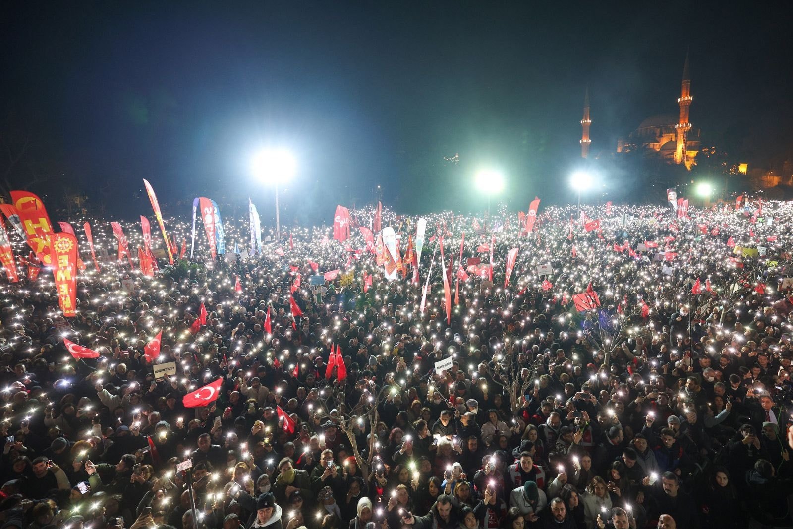 İBB'de hareketli dakikalar: Saraçhane'de müdahale sabah da devam etti