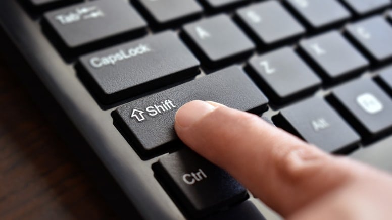 İnsanlar bilgisayarların neden 'Shift' tuşlarına sahip olduğunu yeni keşfediyor!