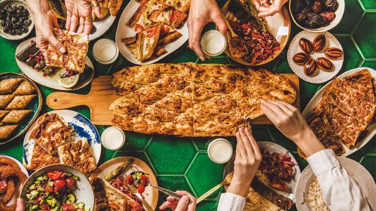 Uzmanı uyardı: İftarda yemek bekletmek tehlikeli!