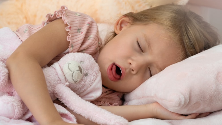 Bebeğiniz öksürüyorsa dikkat: Bronşiolit alarm veriyor!