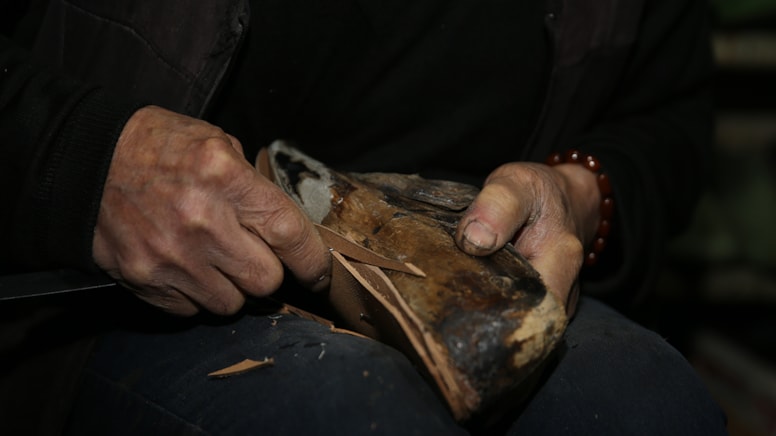 Eskiyi yaşatıyor: Siparişlere yetişemiyor