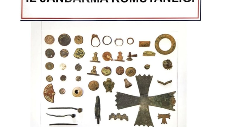 Otomobilde 43 tarihi eser bulundu, 2 gözaltı