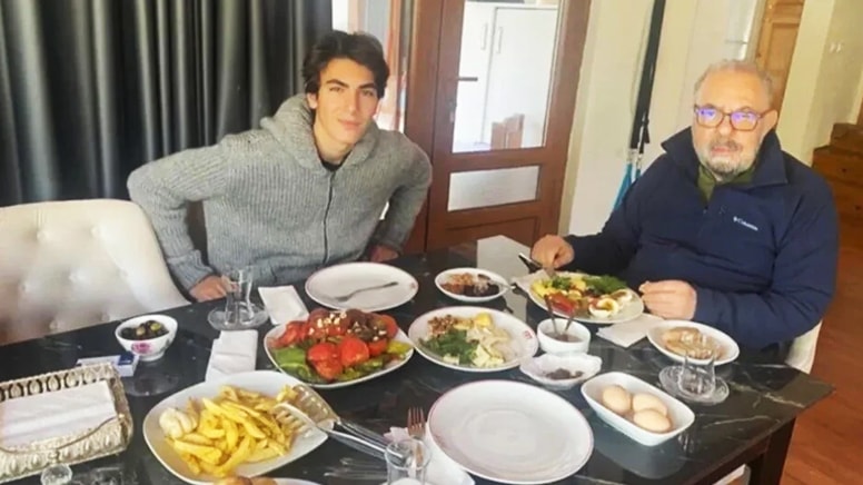 Ferdi Tayfur’un küçük oğlundan duygusal paylaşım! Merhum babasını böyle andı