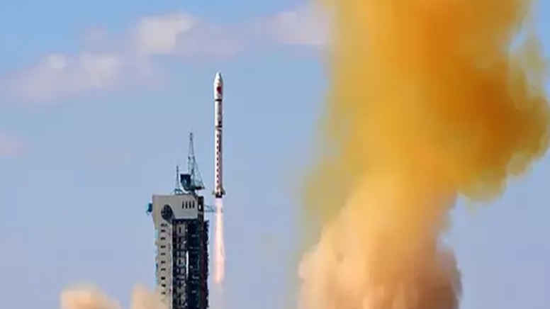 Test roketi kalkıştan kısa süre sonra patladı