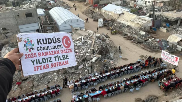 Yıldız Tilbe, Gazze'de 4 bin kişilik iftar verdi