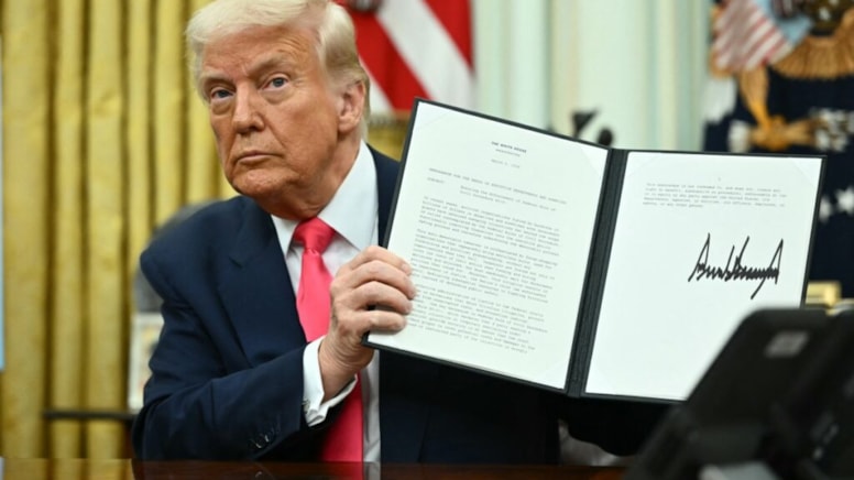 Aralarında Türklerin de olduğu binlerce öğrenciye Trump'dan darbe!