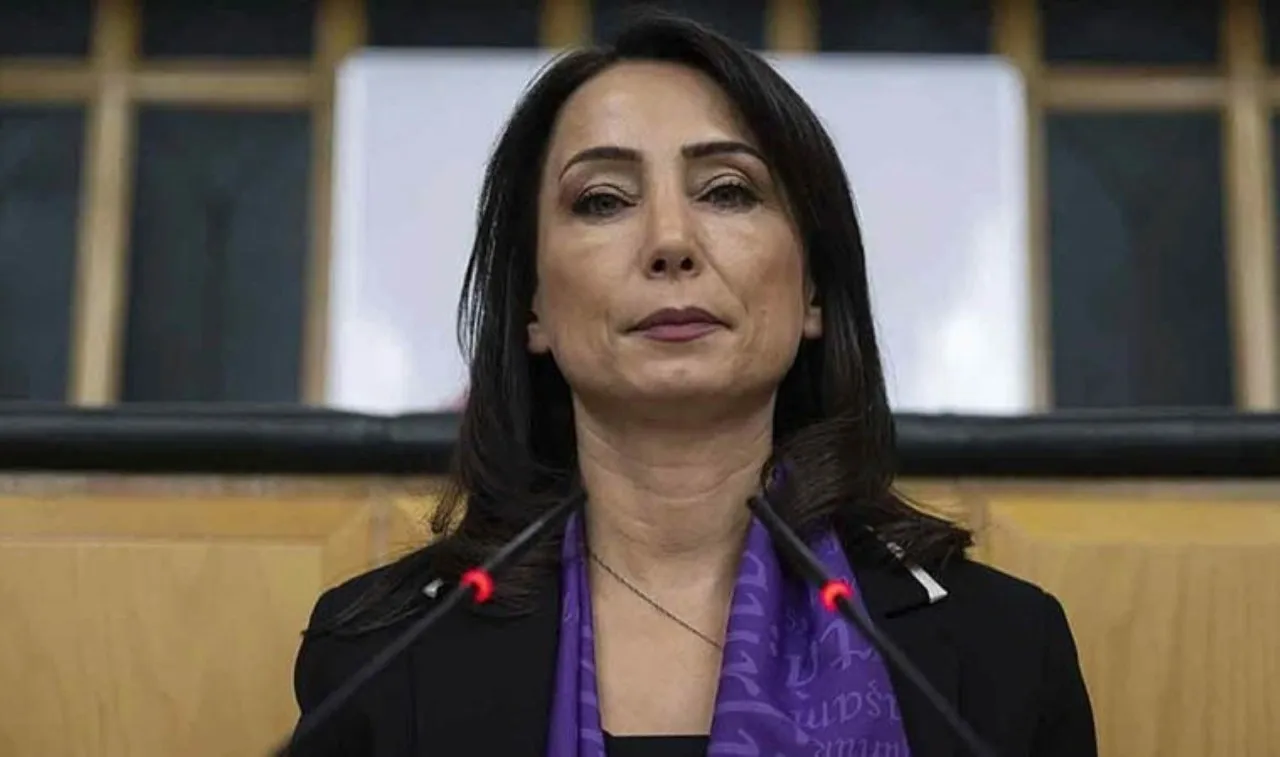 İmamoğlu kararına DEM Parti'nin ne diyeceği merak ediliyordu. Açıklama var...