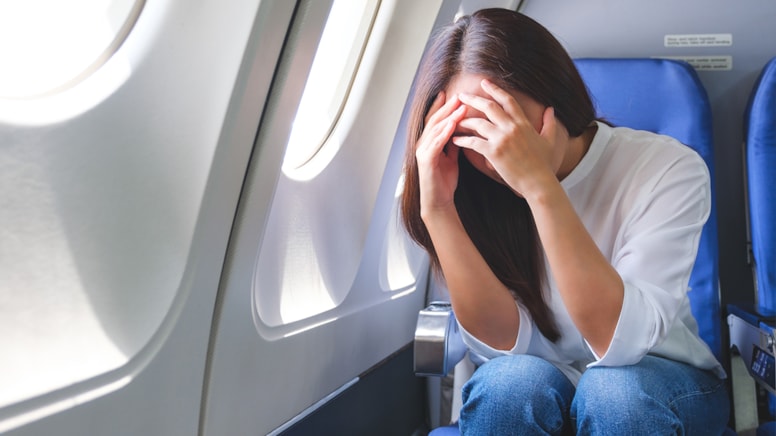 Uçakta ağlayan çocuğa cam kenarını vermeyen kadının hayatı alt üst oldu