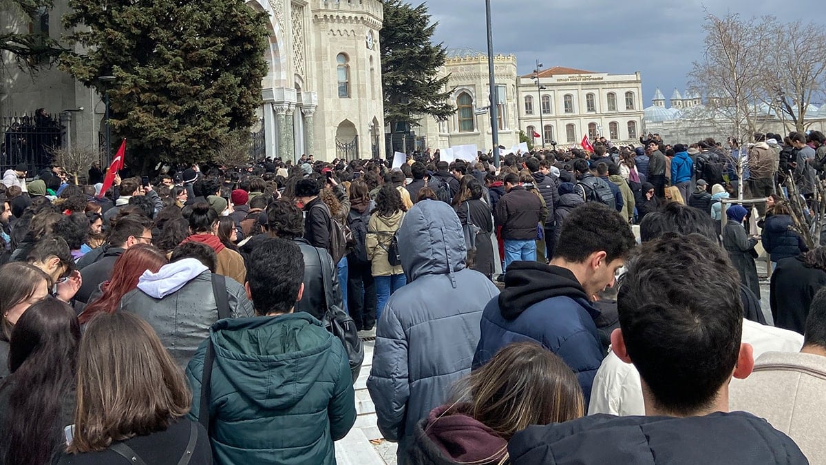 Dün İstanbul Üniversitesi ve ODTÜ'de başlamıştı: Üniversiteliler İmamoğlu'na destek için sokağa çıkıyor