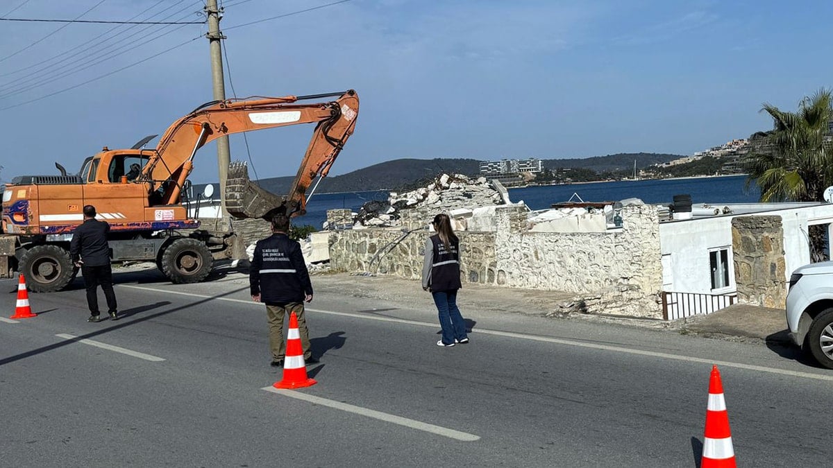 Rantçıların denize sıfır keyfi: Kaçak villalar yıkıldı