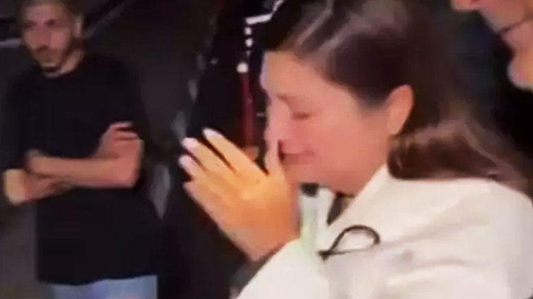 Volkan Konak'ın ölüm haberini alan Sibel Can ağlayarak hastaneye koştu