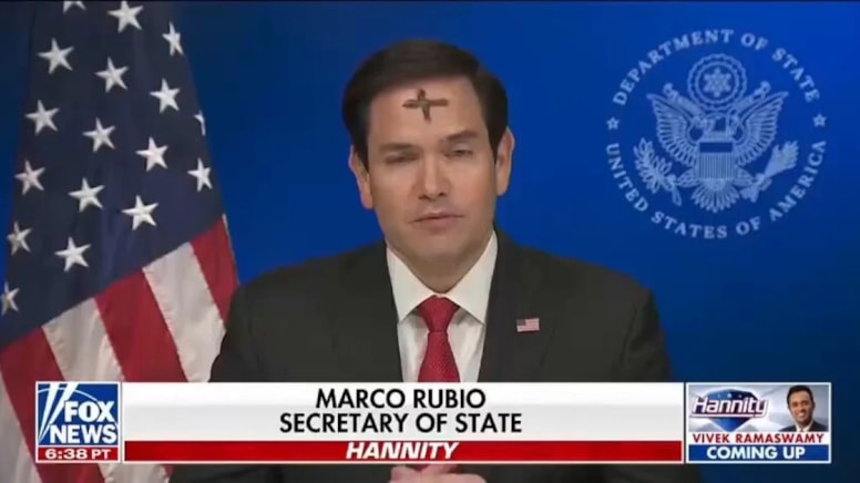 ABD Dışişleri Bakanı, alnında külden haçla canlı yayına çıktı