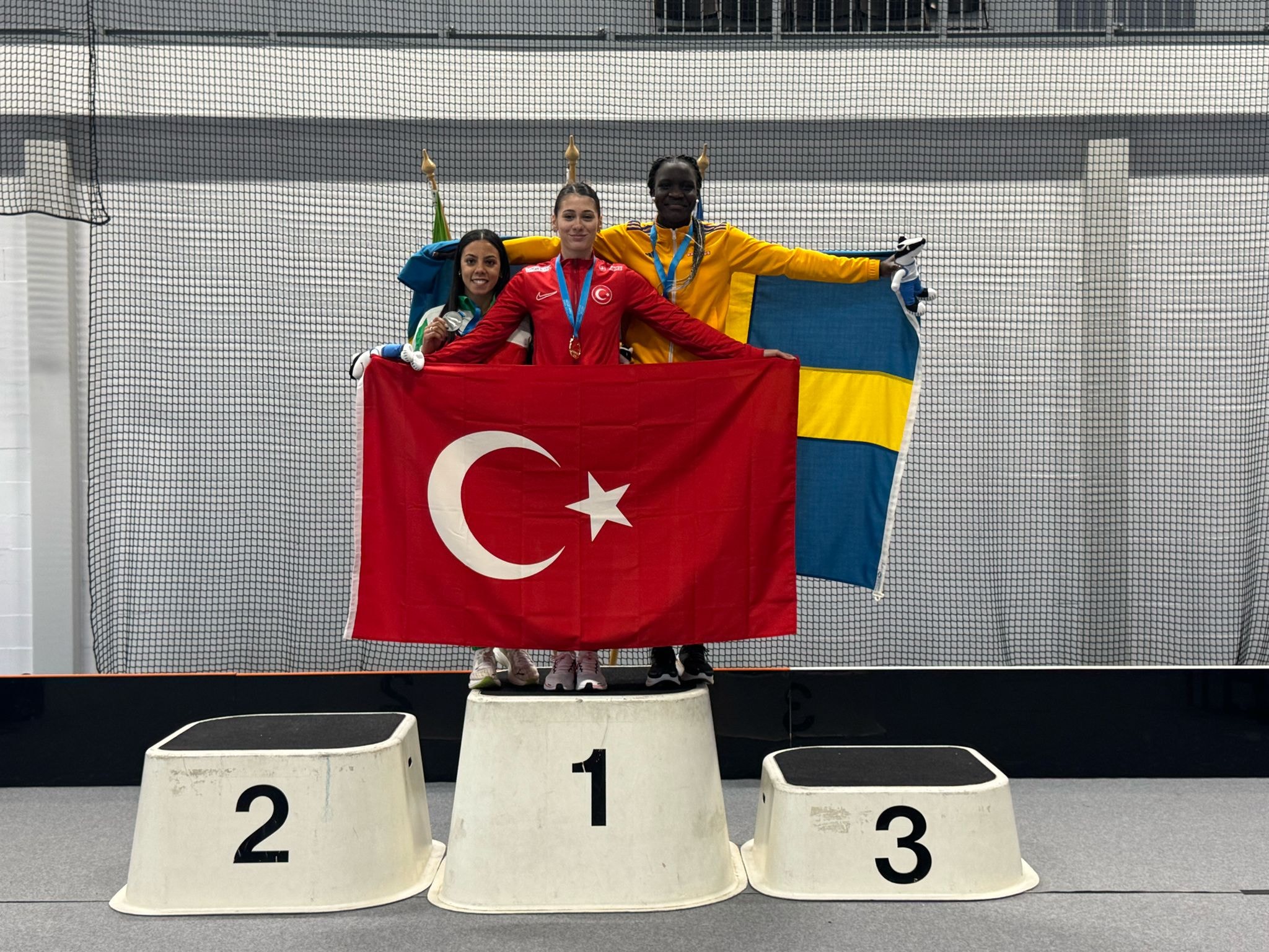 Aysel Önder, dünya rekoruyla Avrupa şampiyonu