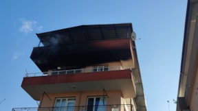 İzmir'de bir evde yangın çıktı! 3 yaşındaki çocuk ağır yaralandı