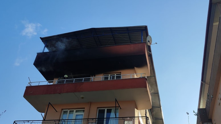 İzmir'de bir evde yangın çıktı! 3 yaşındaki çocuk ağır yaralandı