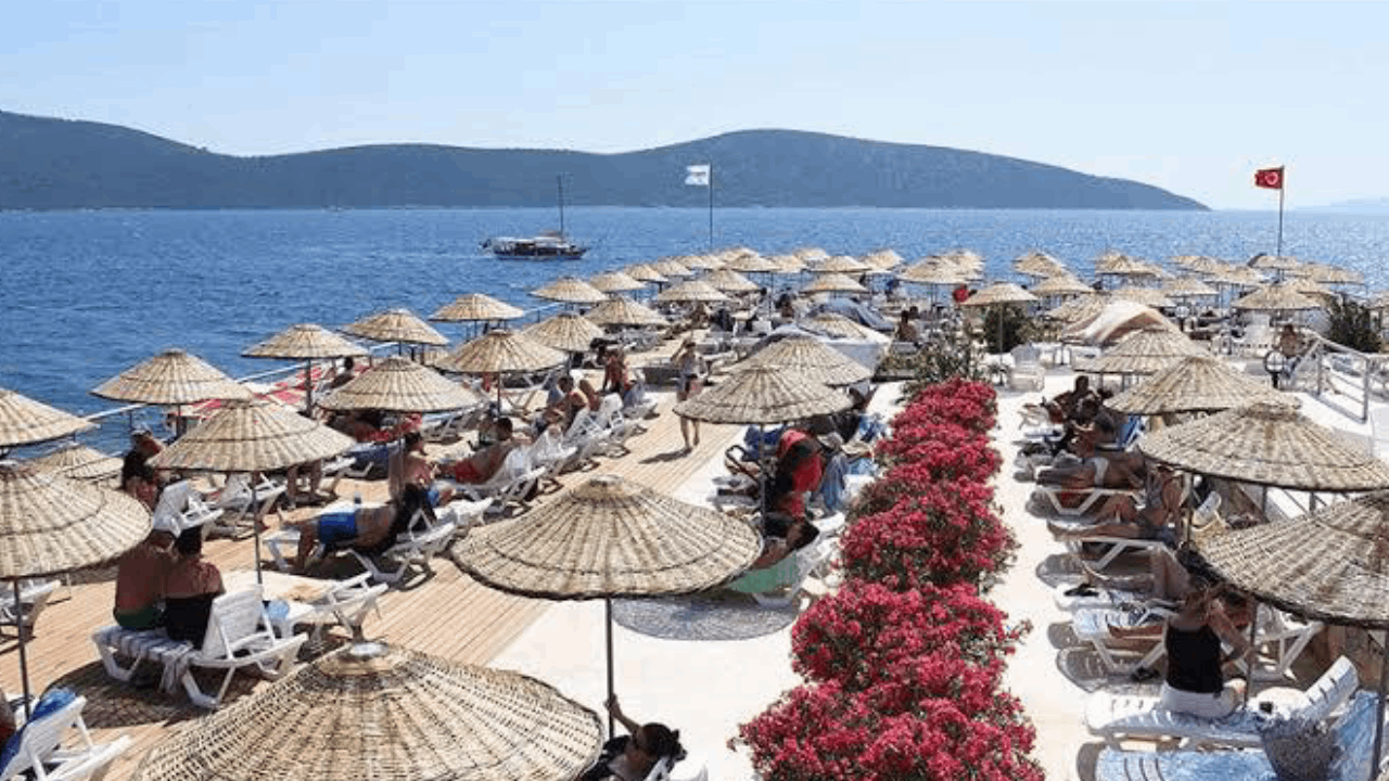 Bodrum Gönüllüleri Derneği “Bodrum Plajlarında Havlu Hareketi’ni” başlatıyor