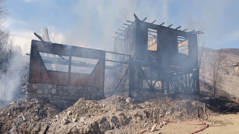 100 yıllık un değirmeninde yangın çıktı