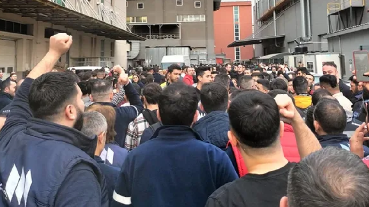 Fabrikada en düşük maaş 102 bin TL oldu: İşçiler halay çekerek kutladı
