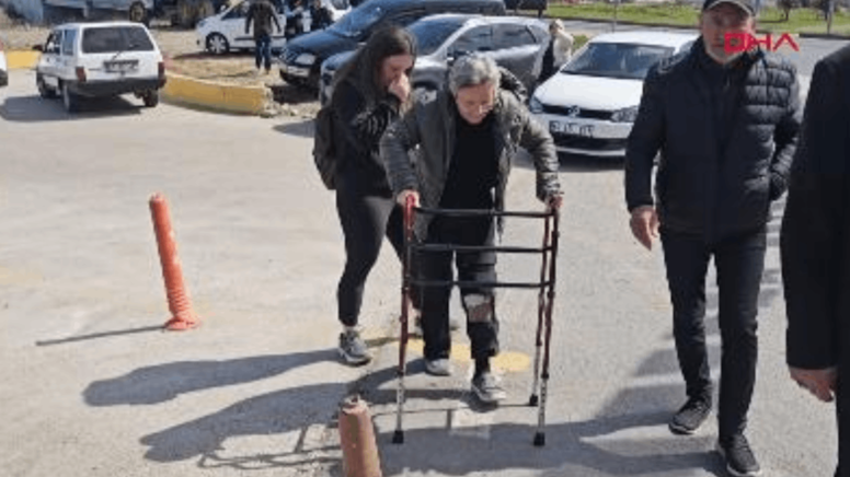 Vatandaş sandıklara koştu: Kırık diziyle oy kullanmaya geldi