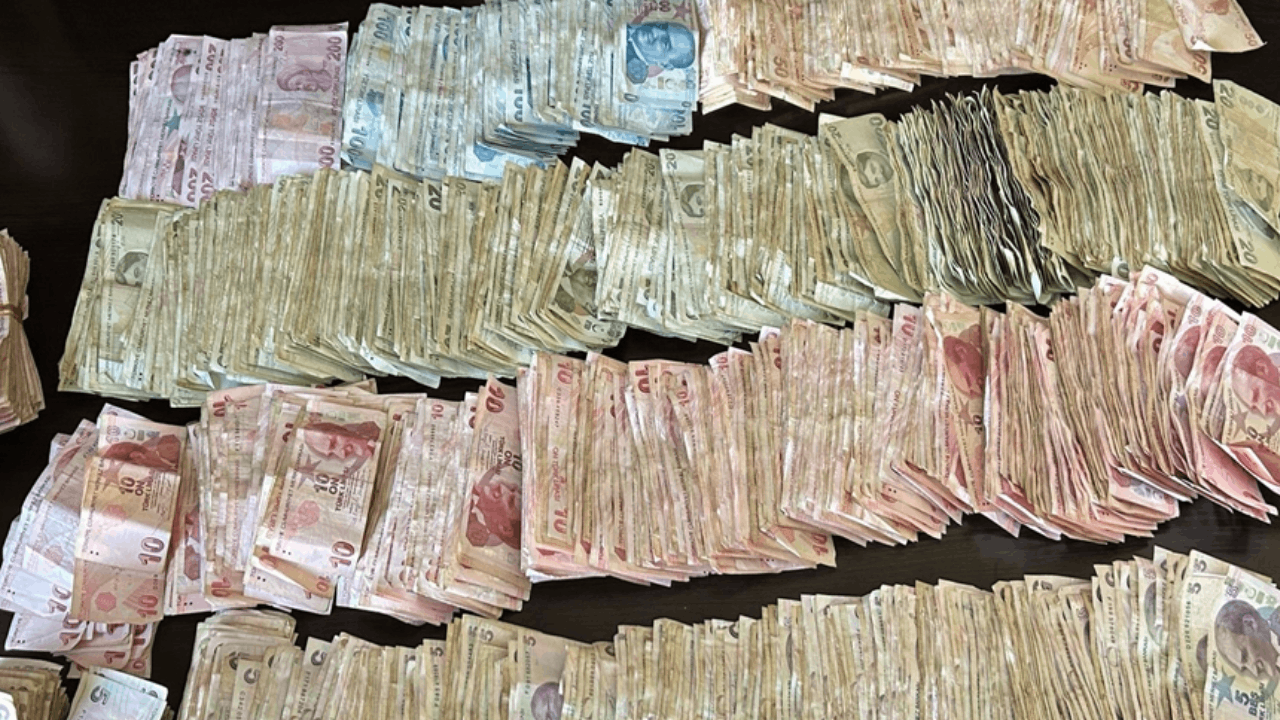 Dilencinin üzerinden çıkan para şoke etti