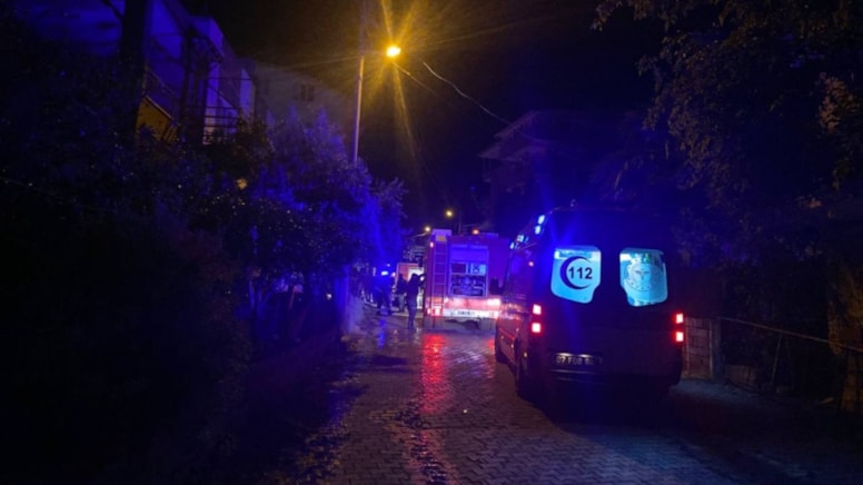 Antalya'da annesiyle tartışan kişi evini ateşe verdi