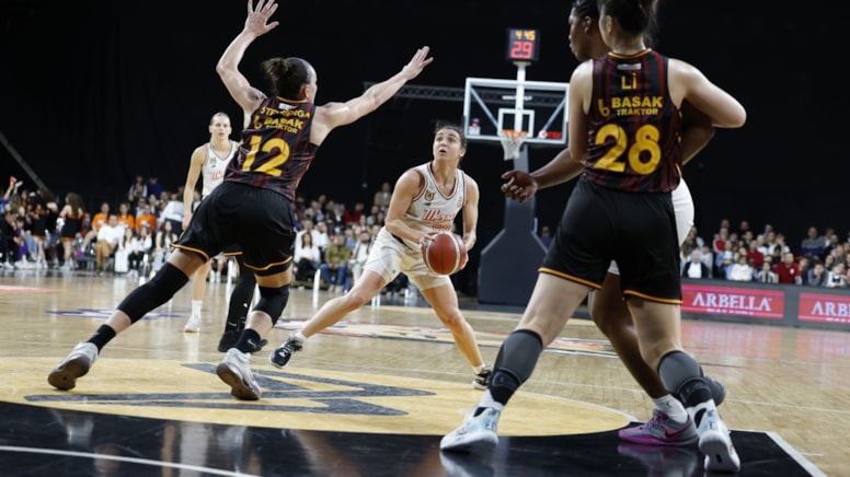 Galatasaray'ı yenen ÇBK Mersin seride öne geçti