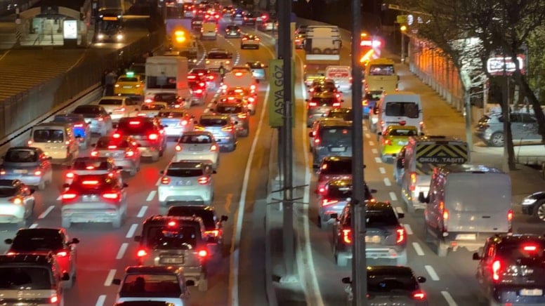 D-100 Karayolu'nda zincirleme kaza: Trafik kitlendi