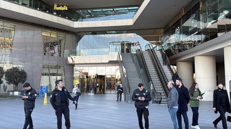 Beşiktaş'ta AVM'de yangın paniği