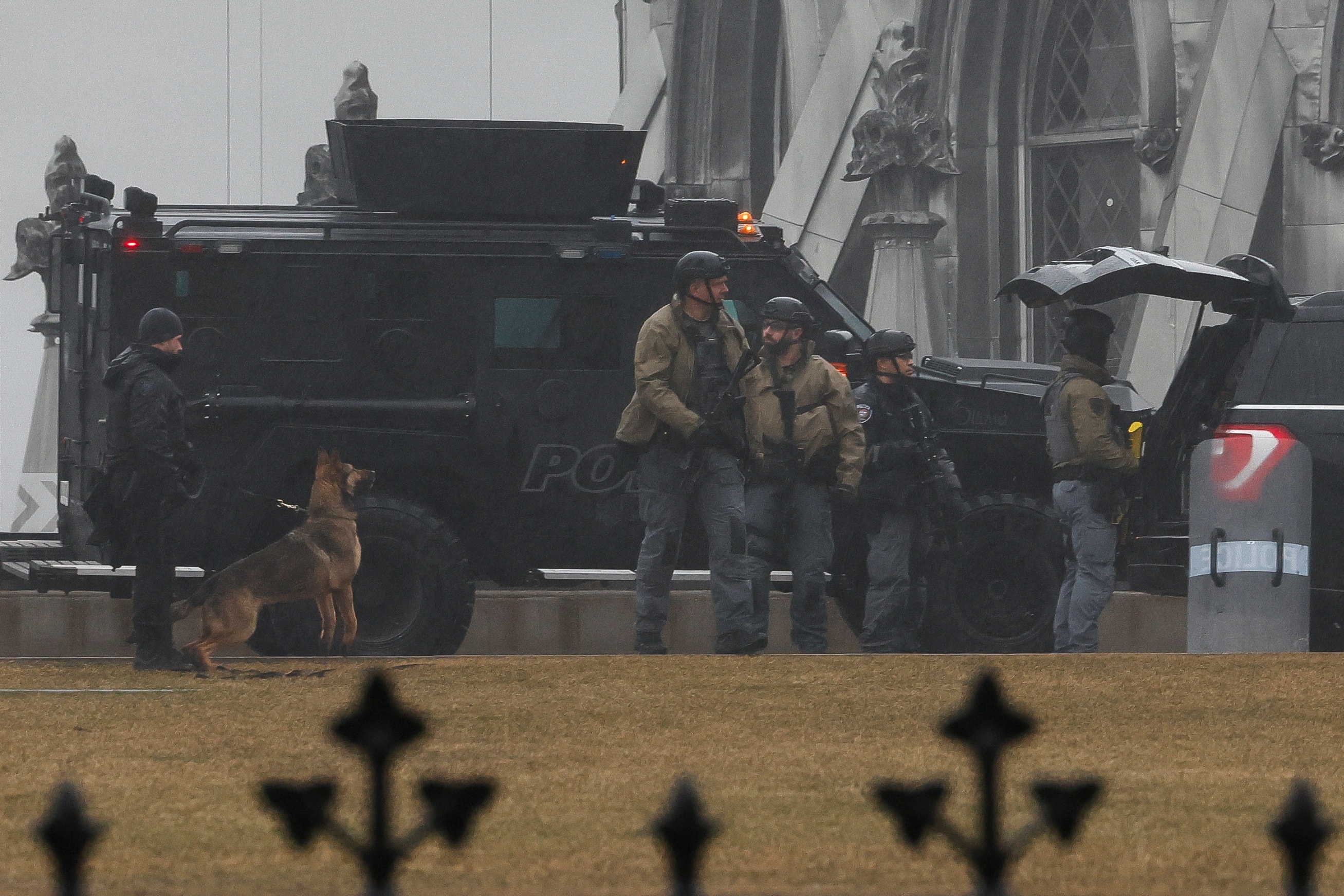 Kanada parlamentosunu bastı, herkes saklanacak yer aradı: Polis alarma geçti