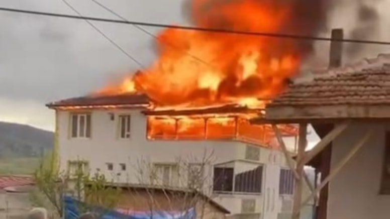 Amasya'da çatı katındaki yangın korkuttu