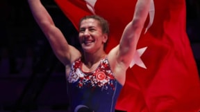 'İlklerin kadını' güreşe veda etti