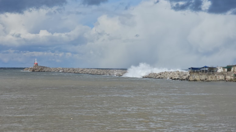 Zonguldak'ta dalgaların boyu 8 metreyi aştı