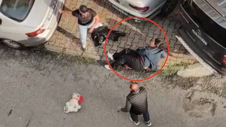 İstanbul'da sokak ortasında dehşet: Eşini bıçakladı, kendine zarar verdi