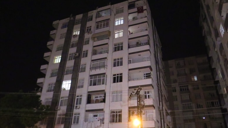 Adana'da evde yangın çıktı, bir kişinin cansız bedeni bulundu