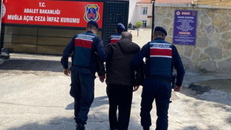 24 yıl hapisle aranan firari, evde otururken yakalandı