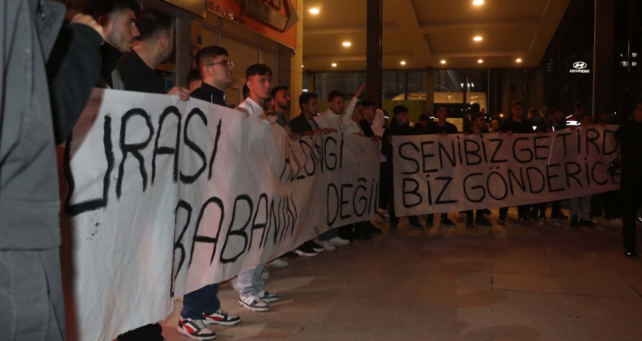Fenerbahçe'ye protestolu karşılama thumbnail