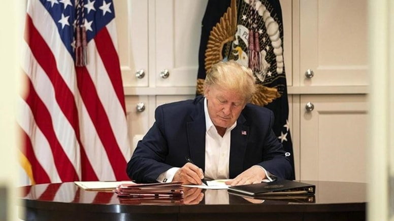 Trump'tan federal çalışanlar için yeni düzenleme