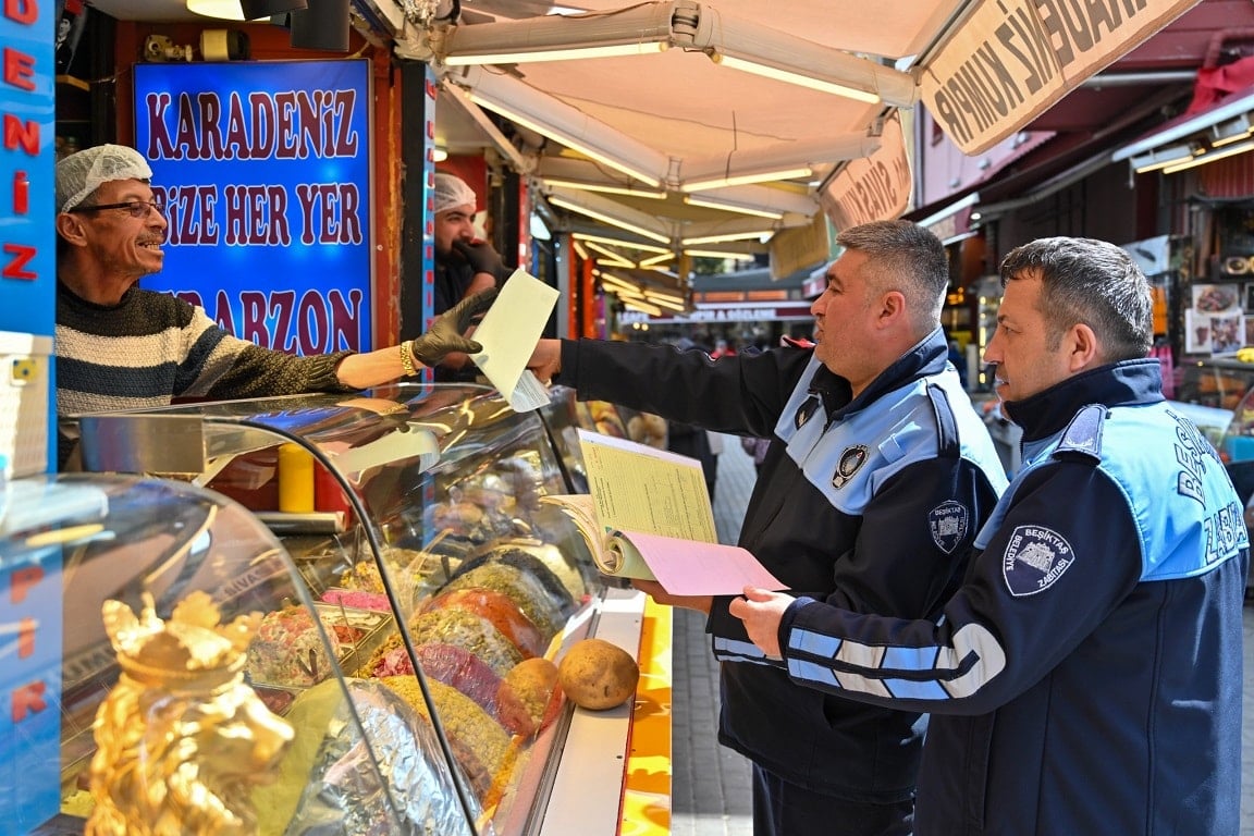 Ortaköy'de müşteri çekmek çevreye rahatsızlık veren 4 kumpirci kapatıldı