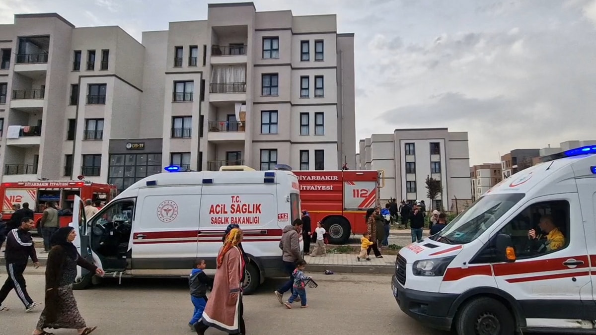 Diyarbakır’da yangın: 3’ü çocuk 5 kişi hastanelik oldu