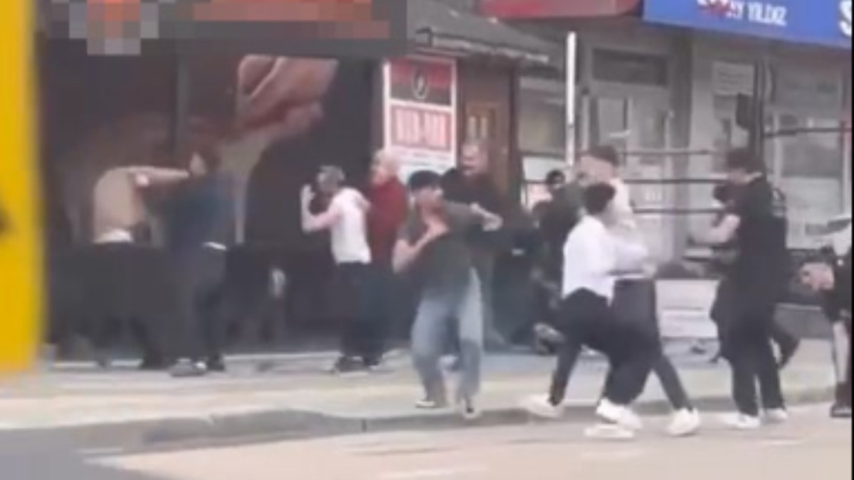 Eski çalışanla patron kavgaya tutuştu! Polis havaya ateş açarak durdurdu