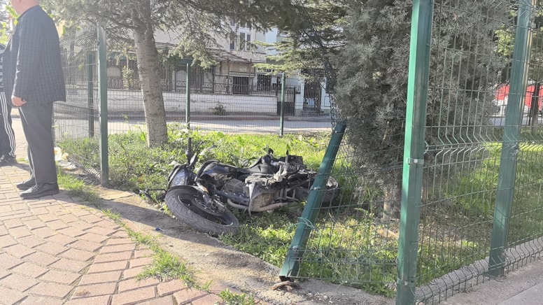Bursa'da motosikletler çarpıştı: 1'i ağır 3 yaralı
