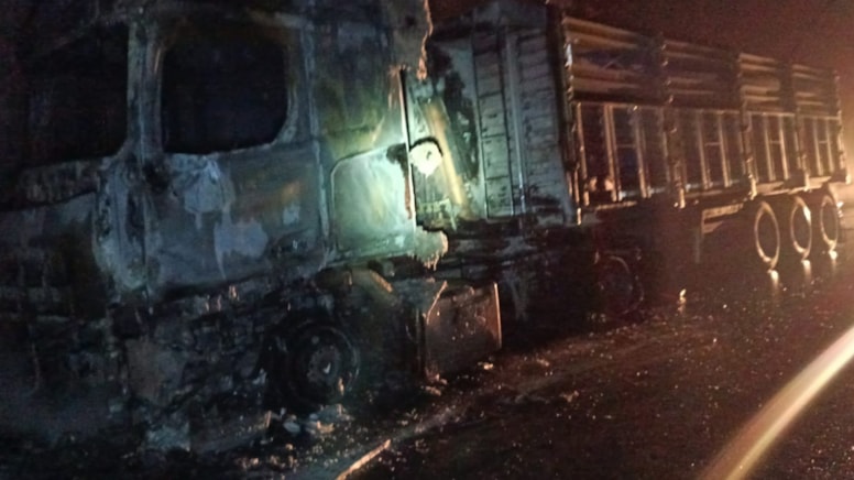 Malatya'da kömür yüklü kamyon alev alev yandı